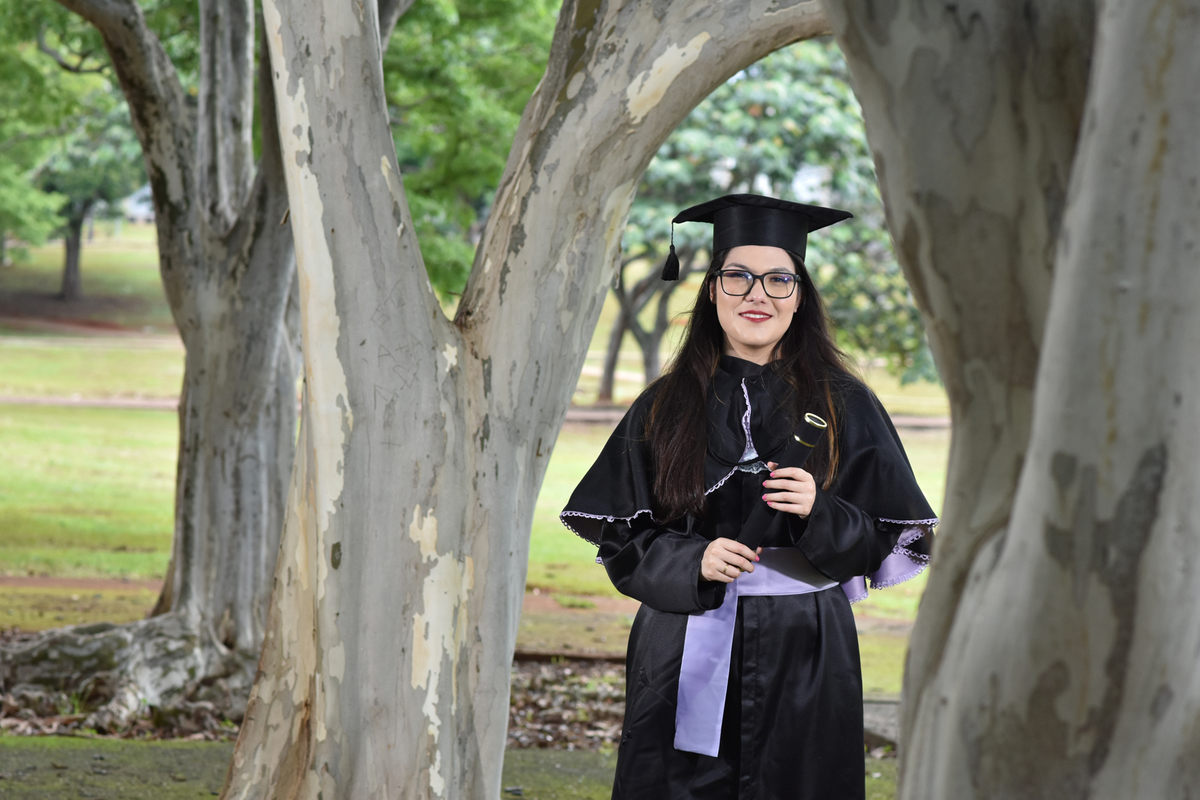Ensaio fotográfico com Beca de formatura 
