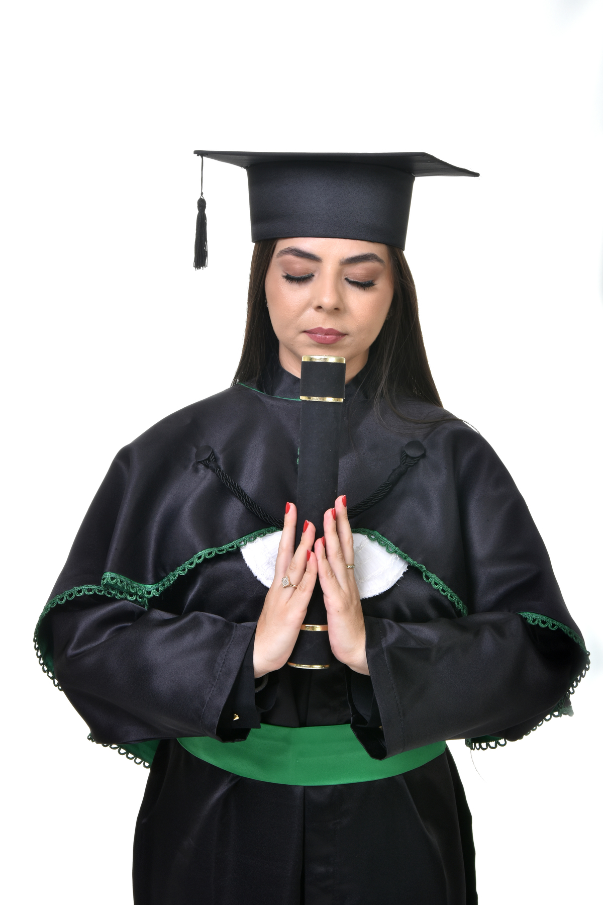 Fotos de formatura com beca em estúdio