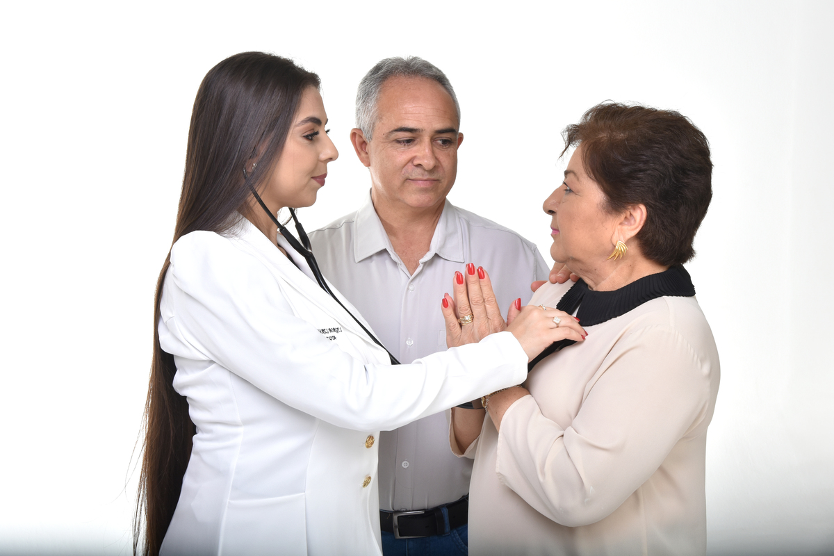 Ensaio de formatura com a família em estúdio