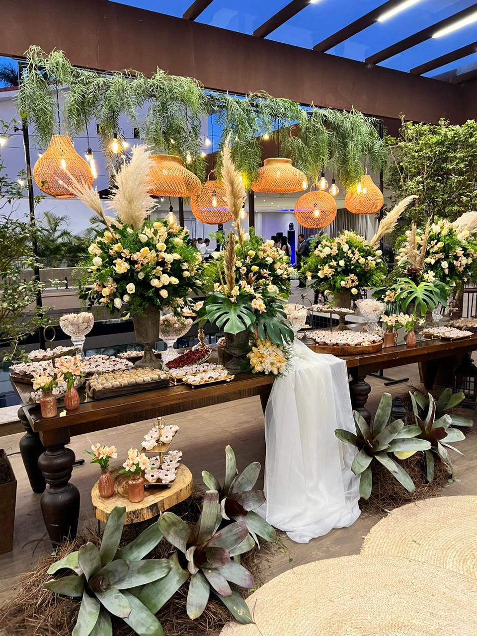 Mesa decorada no salão de festas Varandas parque