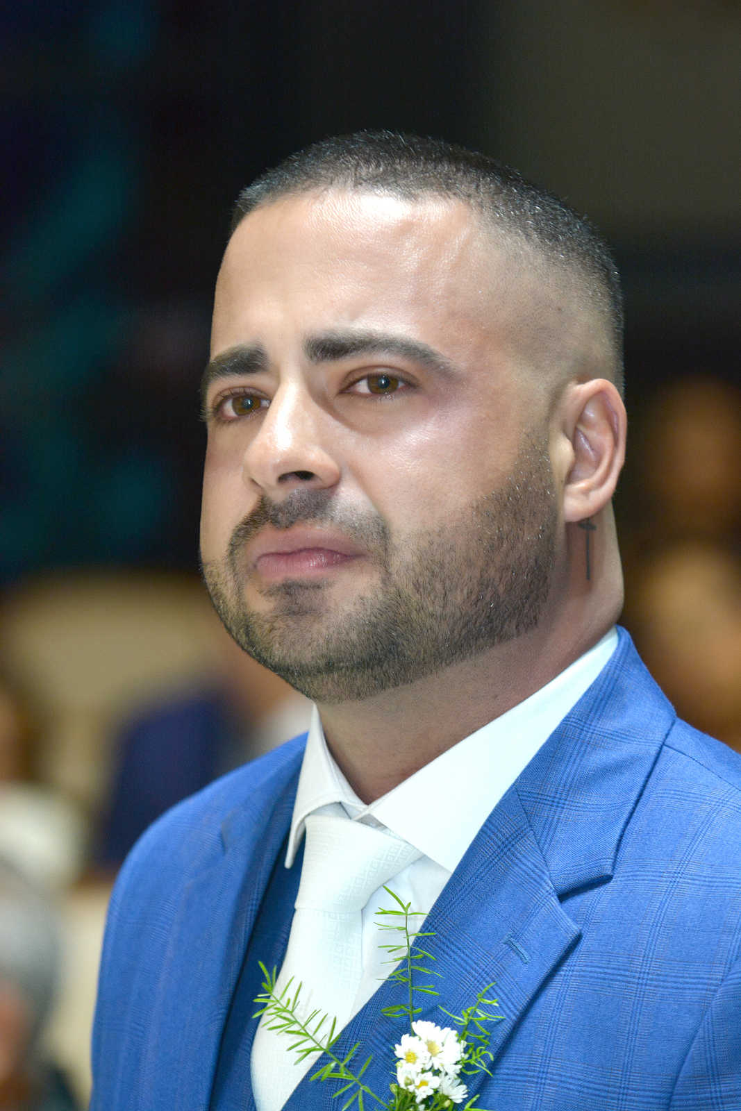 fotografia de Noivo na Capela Rainha da Paz Octogonal