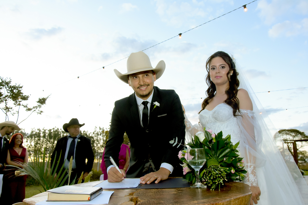 Casamento no por do sol em Itaberaí GO