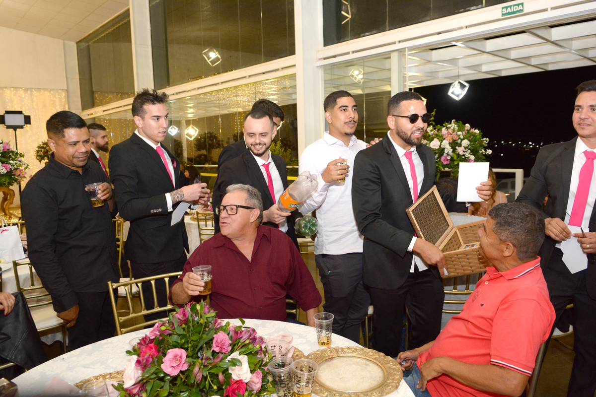 Brincadeira da gravata no Casamento