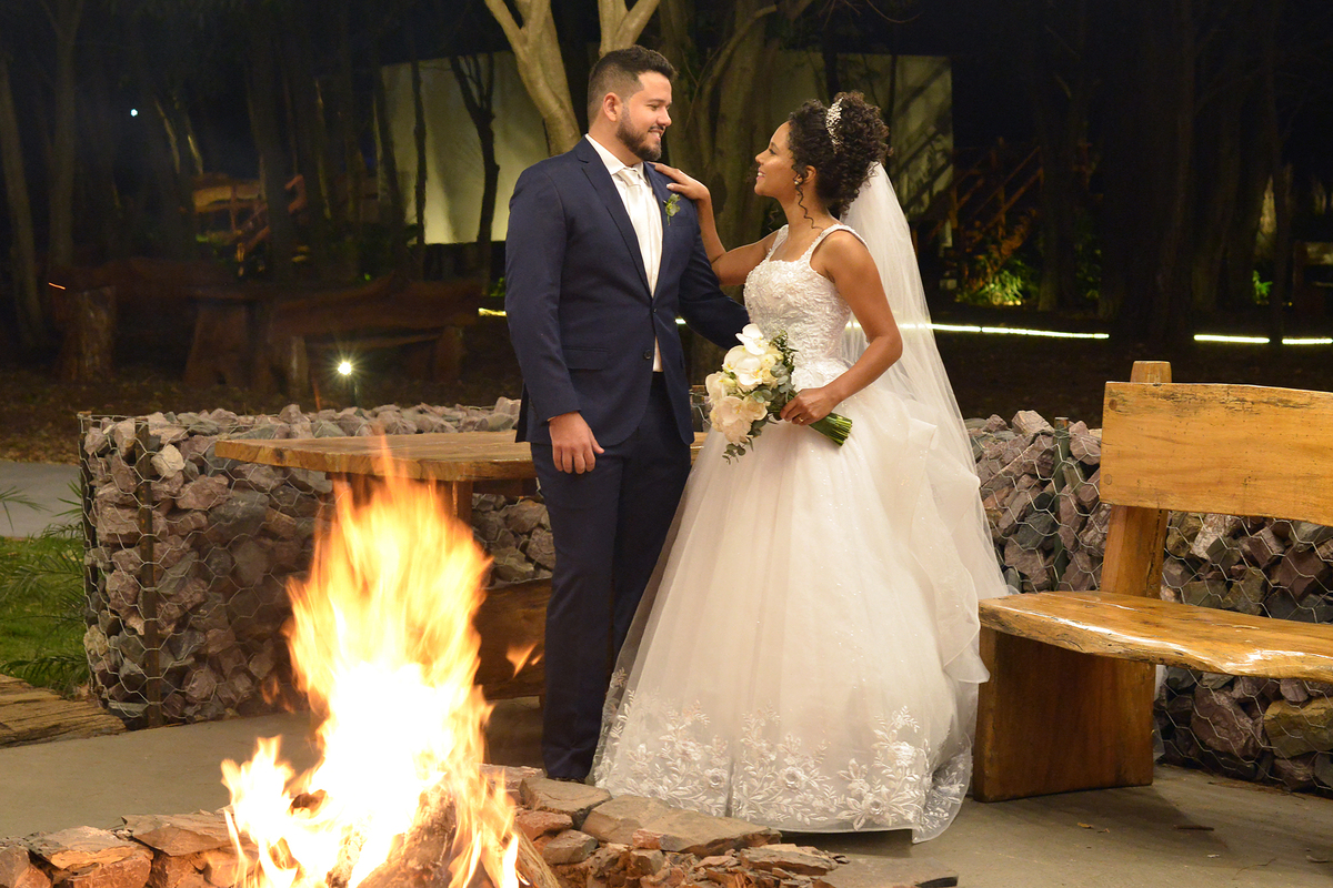 Fogo de chão em fotografia de  casamento