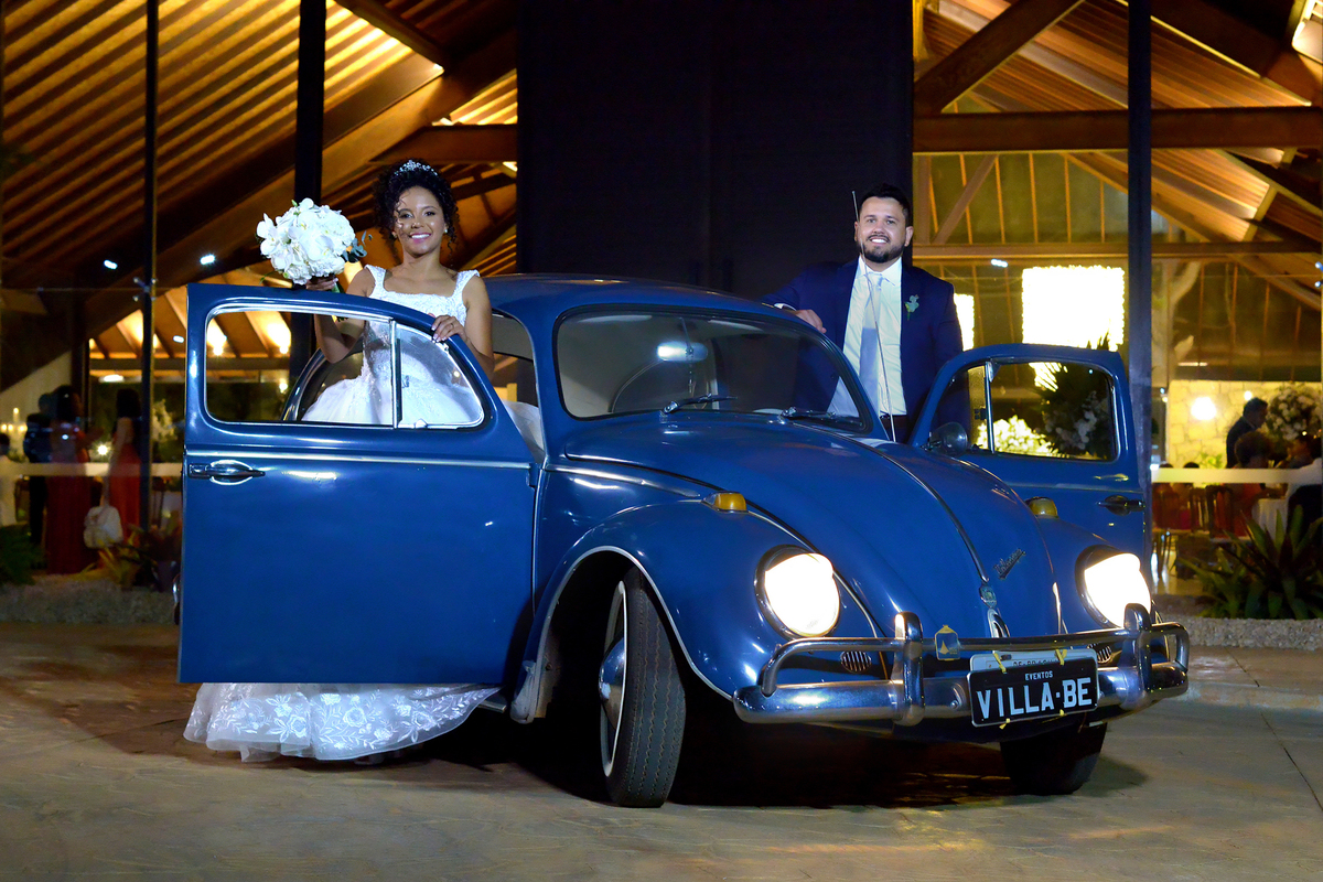 ensaio fotográfico com fusca no salão Villa Bé Eventos