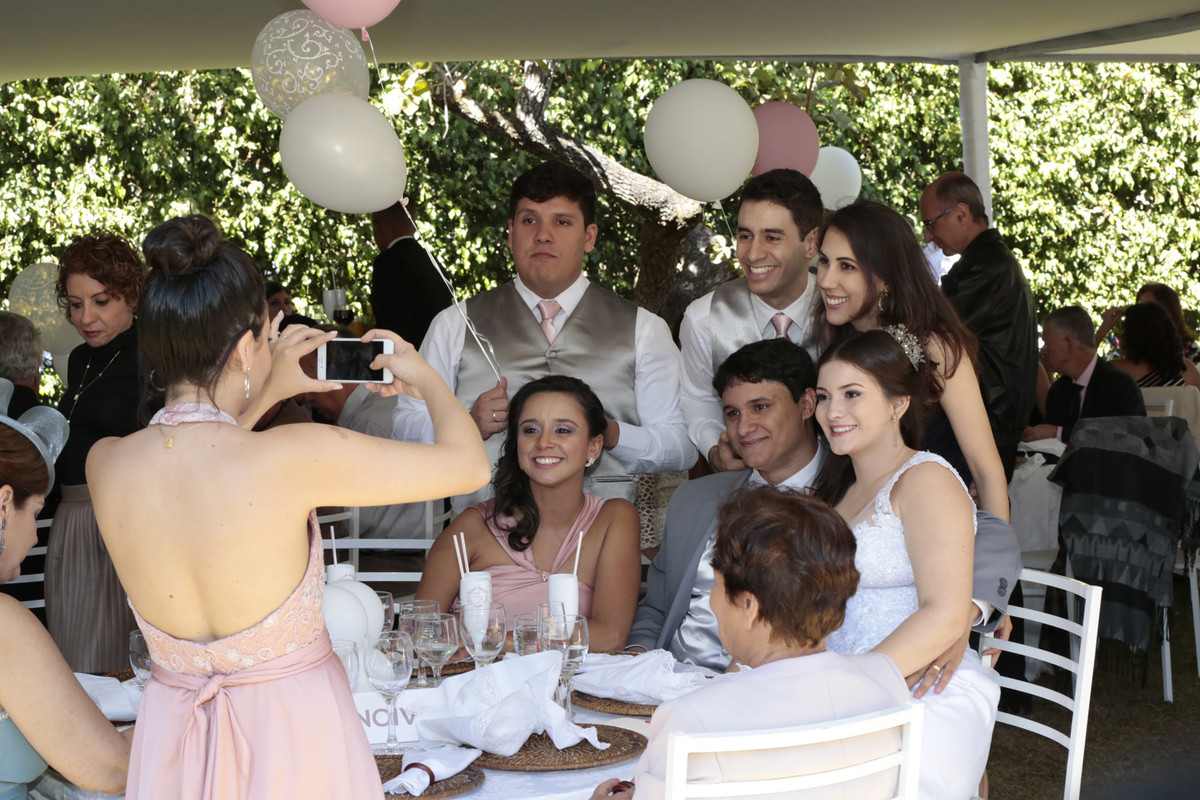 casamento realizado no jardim da casa do noivo