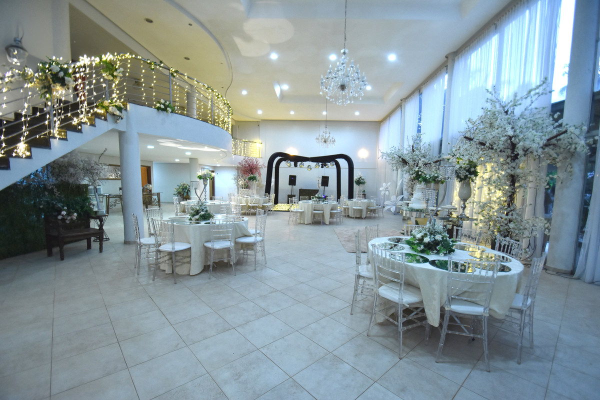 Decoração no salão de festas parque dos Leões