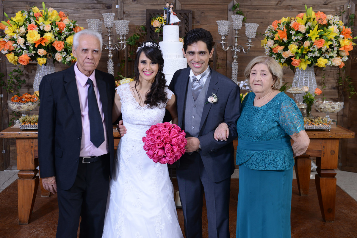 fotos com familiares na recepção do casamento