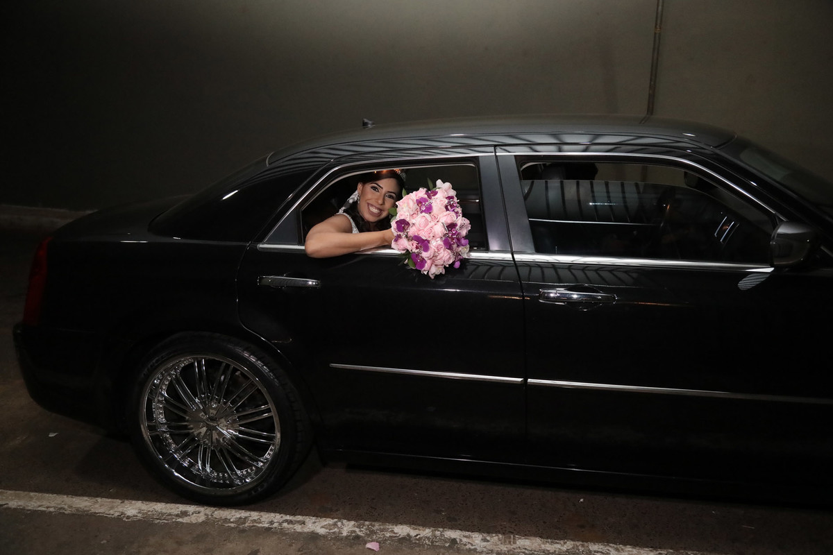 noiva no carro
