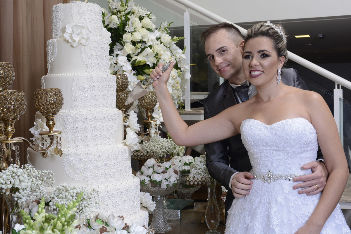 corte do bolo-Espaço Grand real