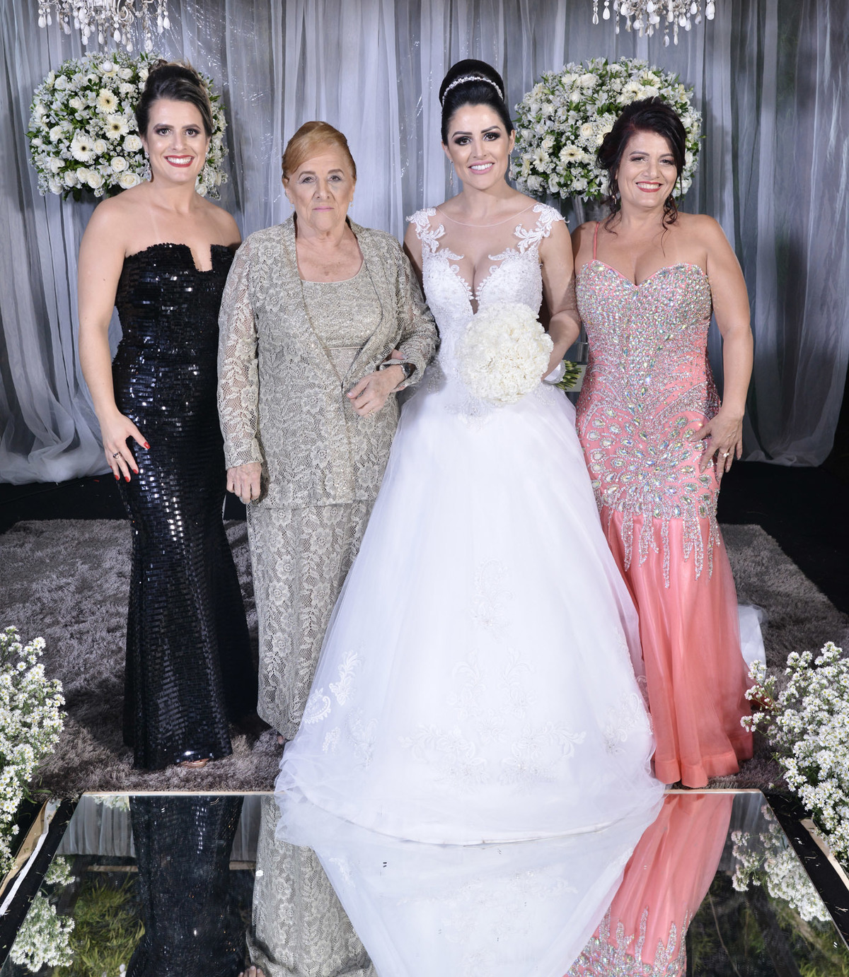 fotos de casamento no salão de festas villa Real