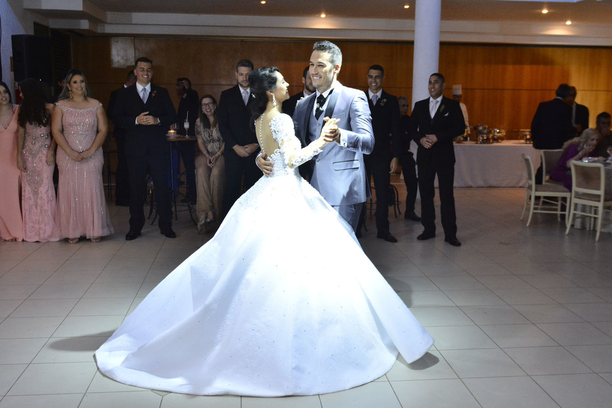 vestido de noiva estilo princesa