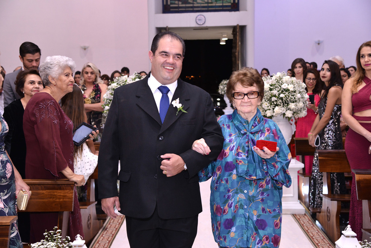 casamento- entrada das alianças Avo