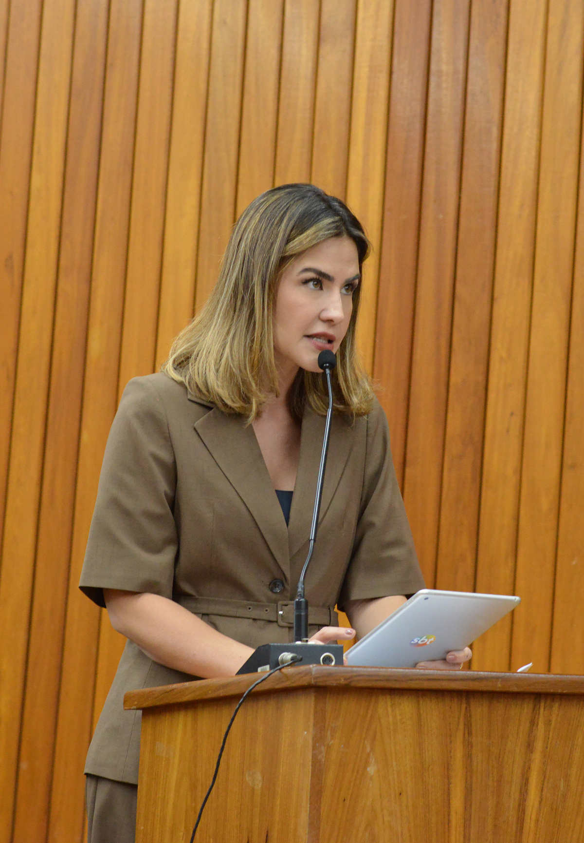 Larissa Alvarenga Mestre de Cerimonia
