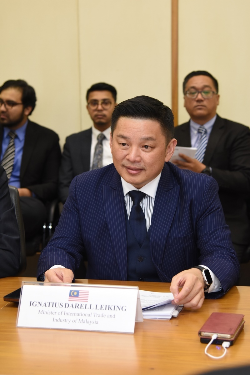 Ministro de relações internacionais da Malasia  Ignatius Darell Leiking