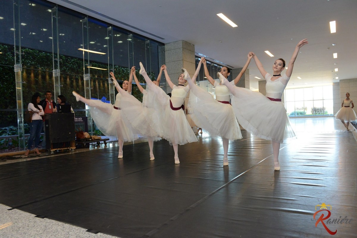 apresentação de bailarinas banco do brasil
