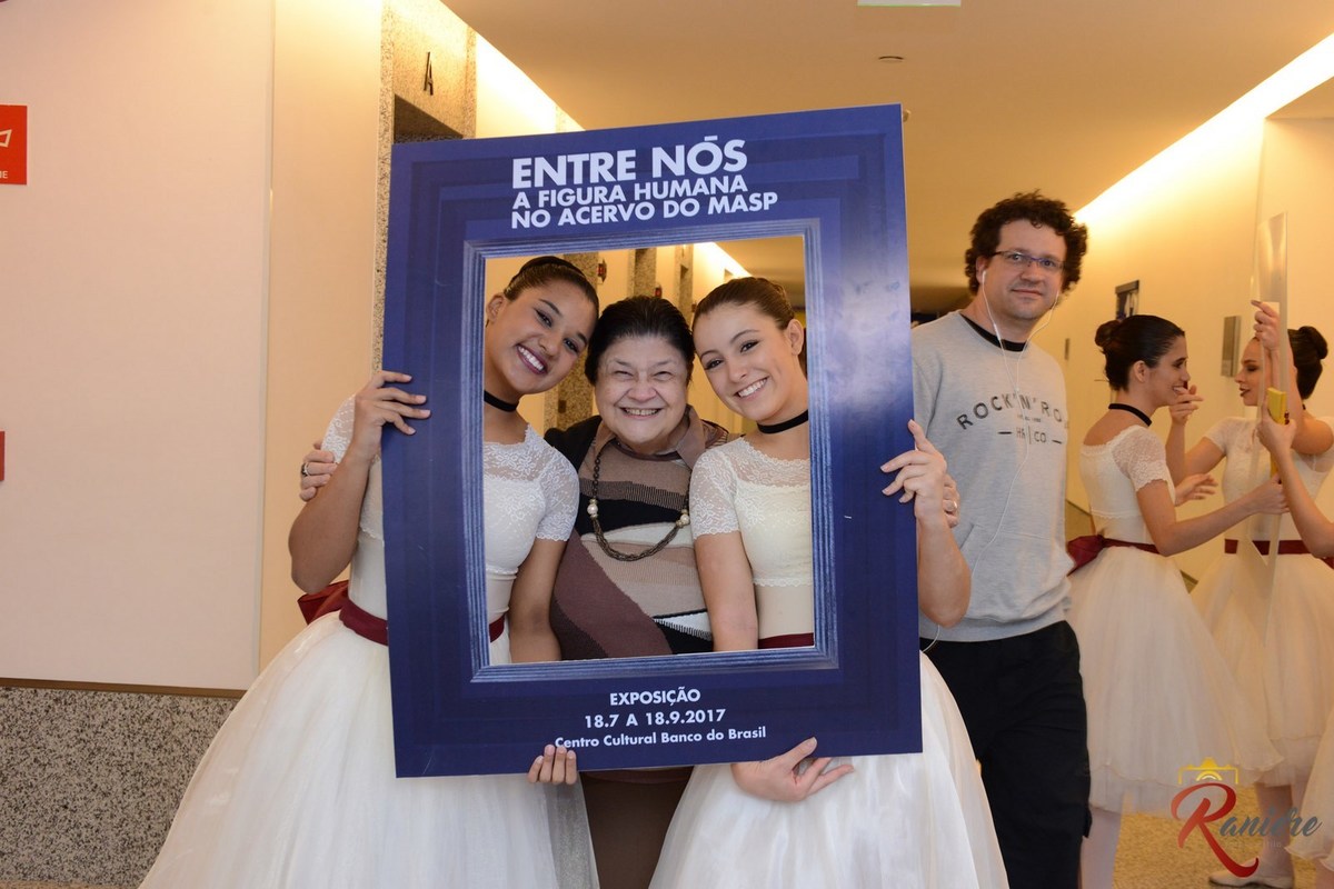 evento corporativo do banco do brasil com bailarinas