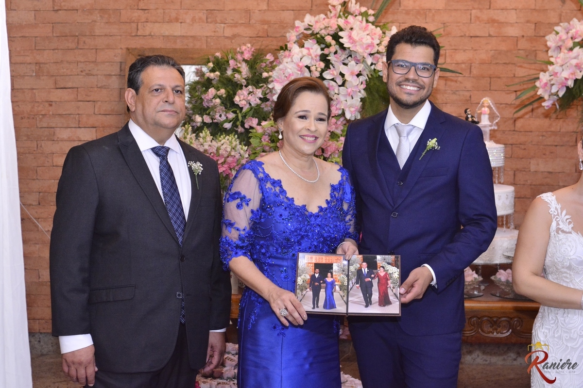 Mini album fabricados durante o casamento p presentear as mães