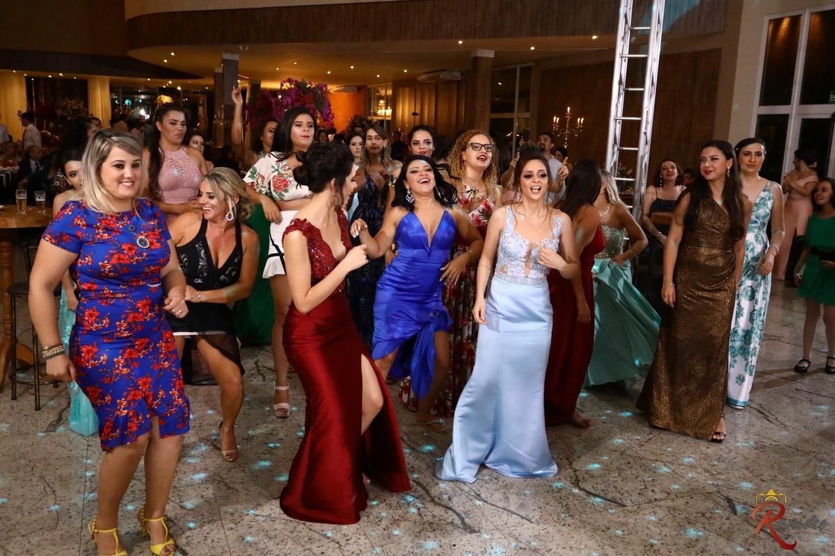 pista de dança com madrinhas