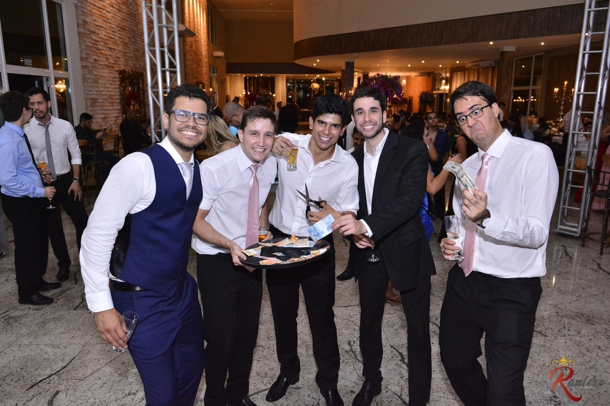 corte da gravata no casamento