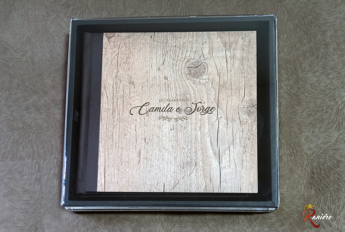 Album de casamento com acabamento em madeira