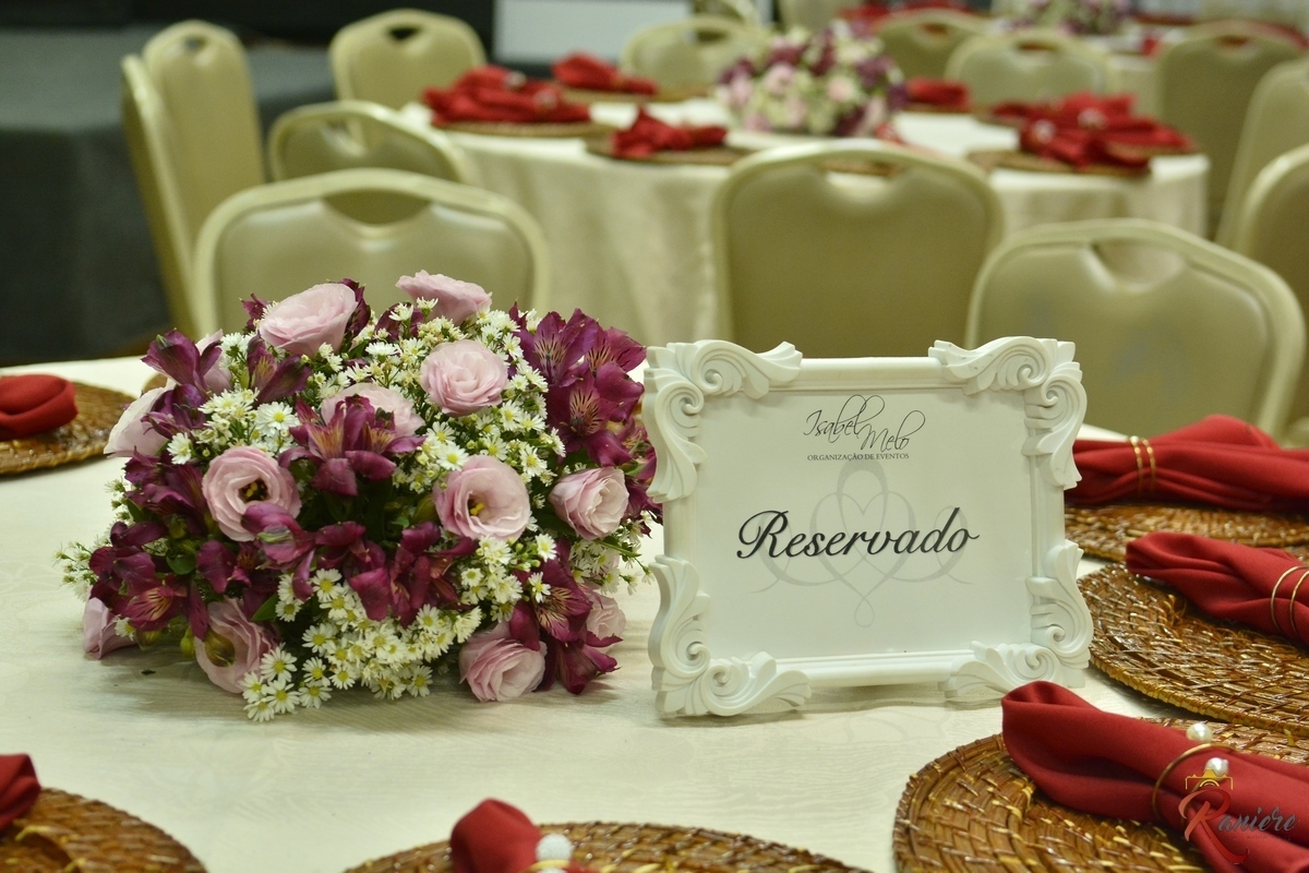 Decoração de casamento no salão de festas do instituto israel pinheiro