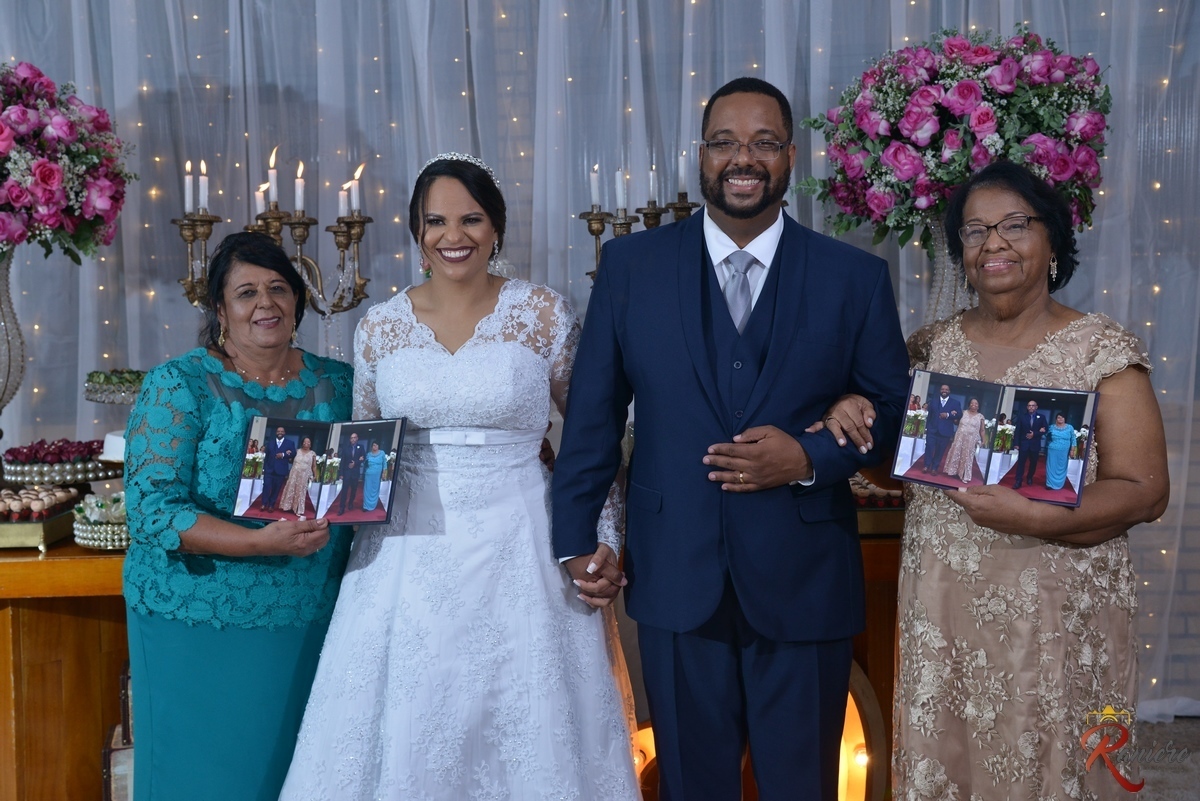mini--Álbuns fabricados durante o casamento para presentear as mães