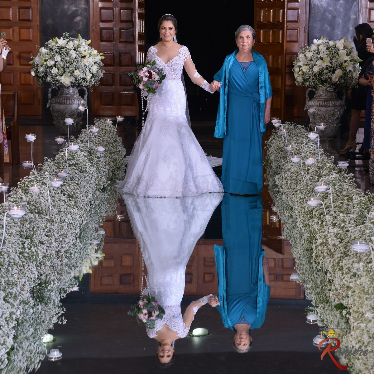 passarela de espelho na igreja nossa senhora da saudê