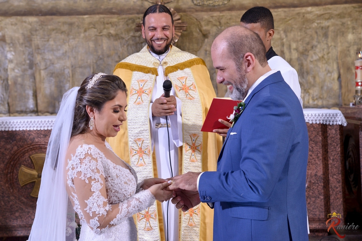 troca das alianças em um casamento na igreja nossa senhora da saude Brasilia DF
