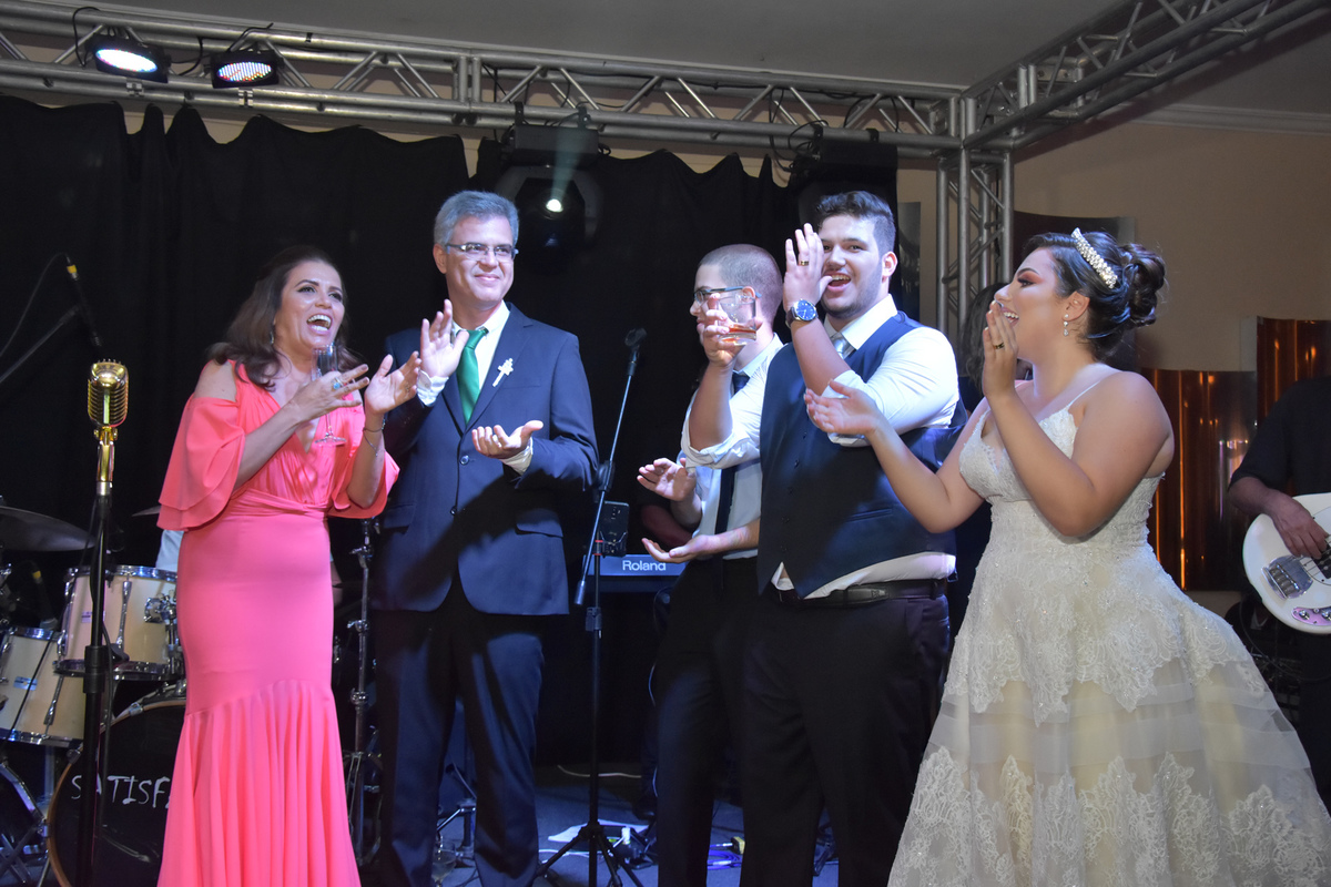 comemoração de casamento no salão nobre do clube do exercito