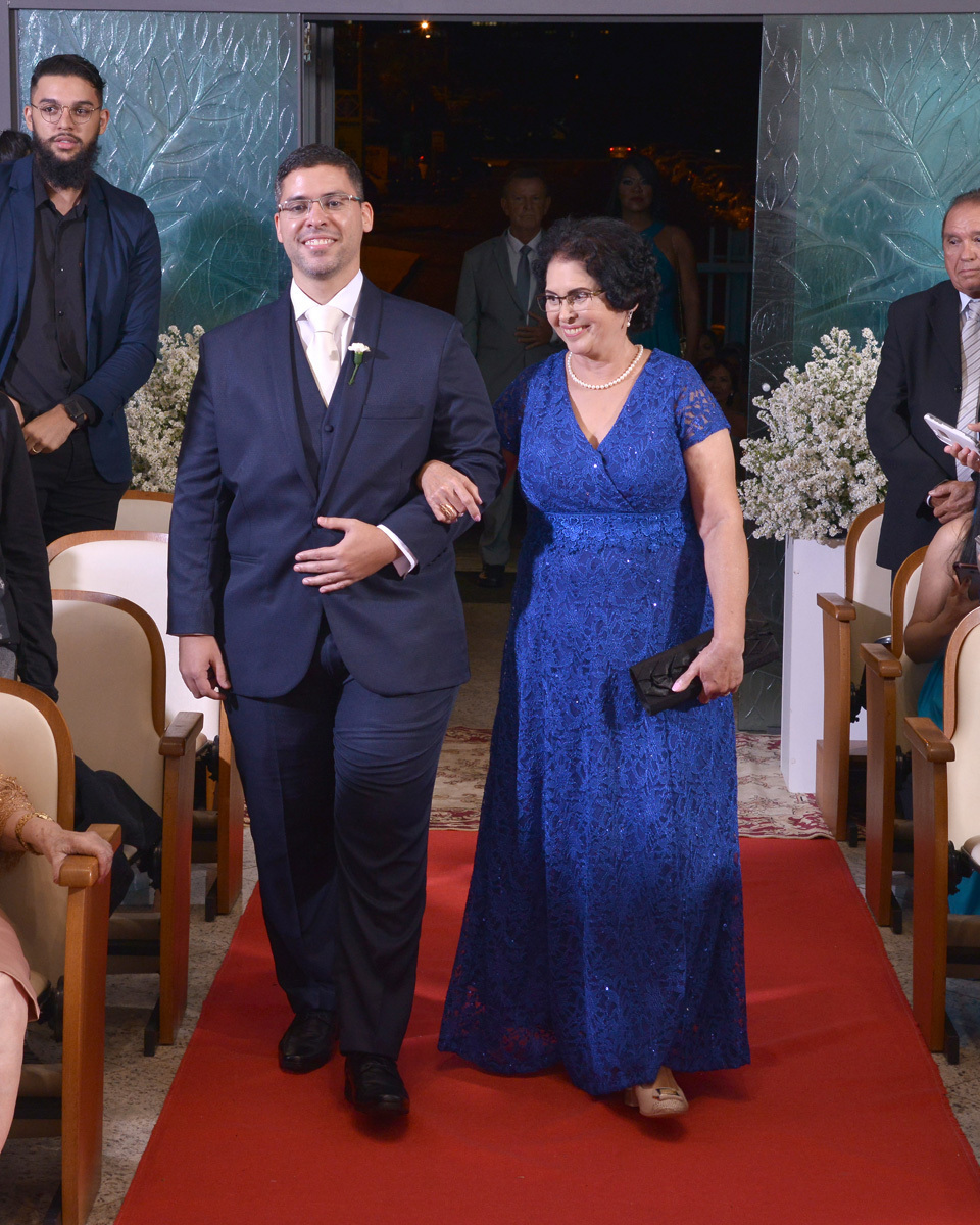 Casamento na igreja Santa Teresinha octogonal