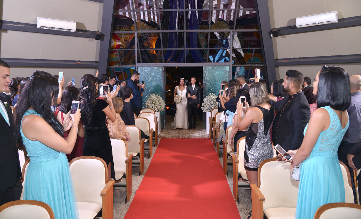 celebração de casamento na igreja Santa Teresinha octogonal