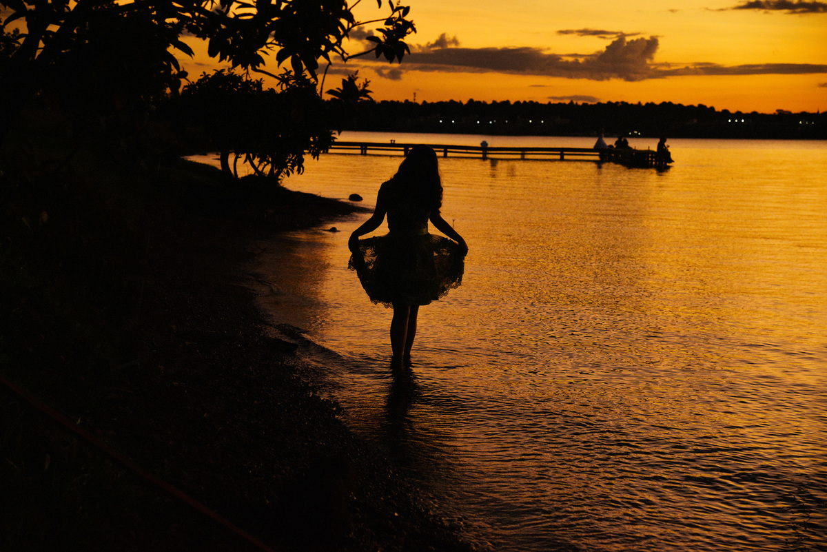 foto de debutante no por do sol  na ermida dom bosco