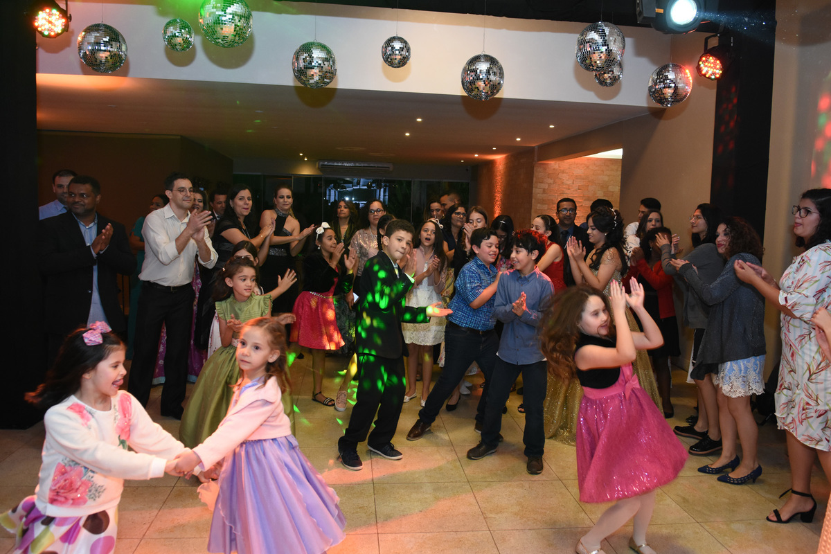 pista de dança em festa de 15 anos no salão porto cristal