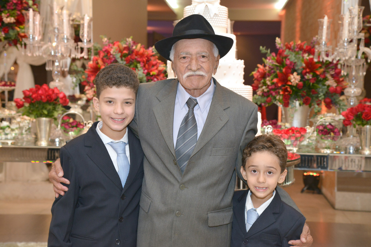 fotografia de festa no salão porto cristal- fotos com ao avo