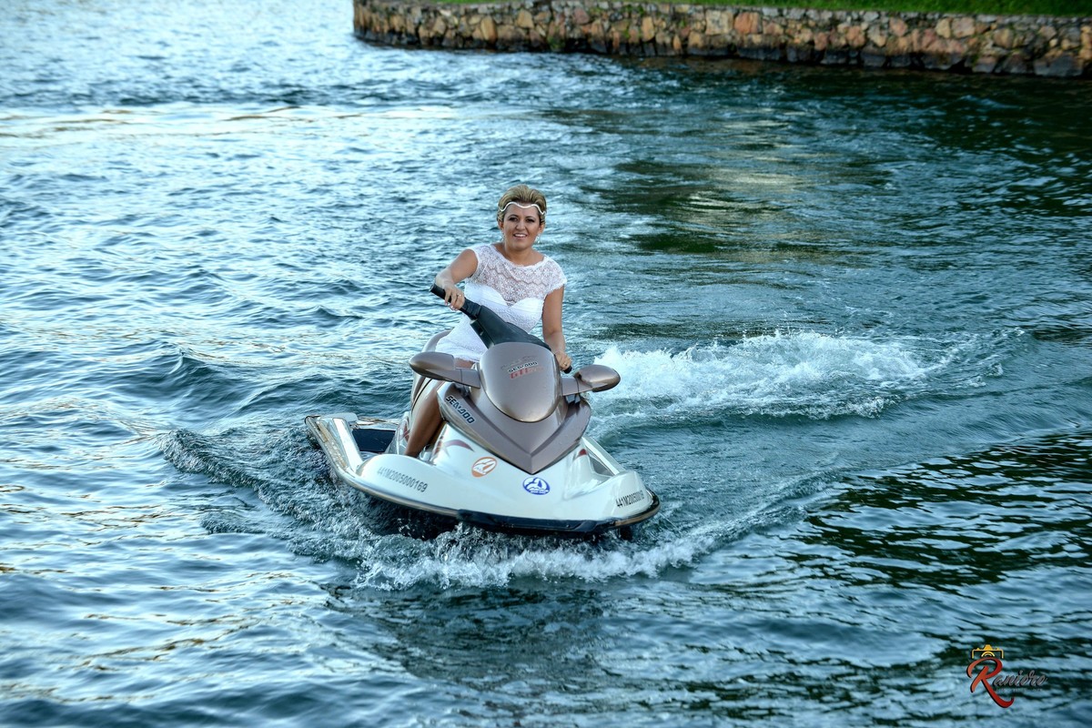 ensaio de noiva -instituto ismaelita pinheiro-previa de noiva em um jet sky