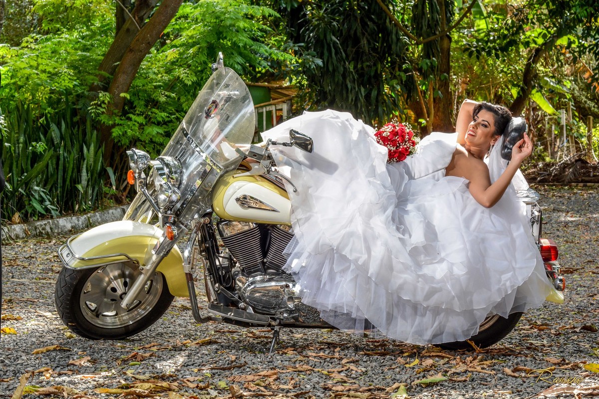 noiva com moto