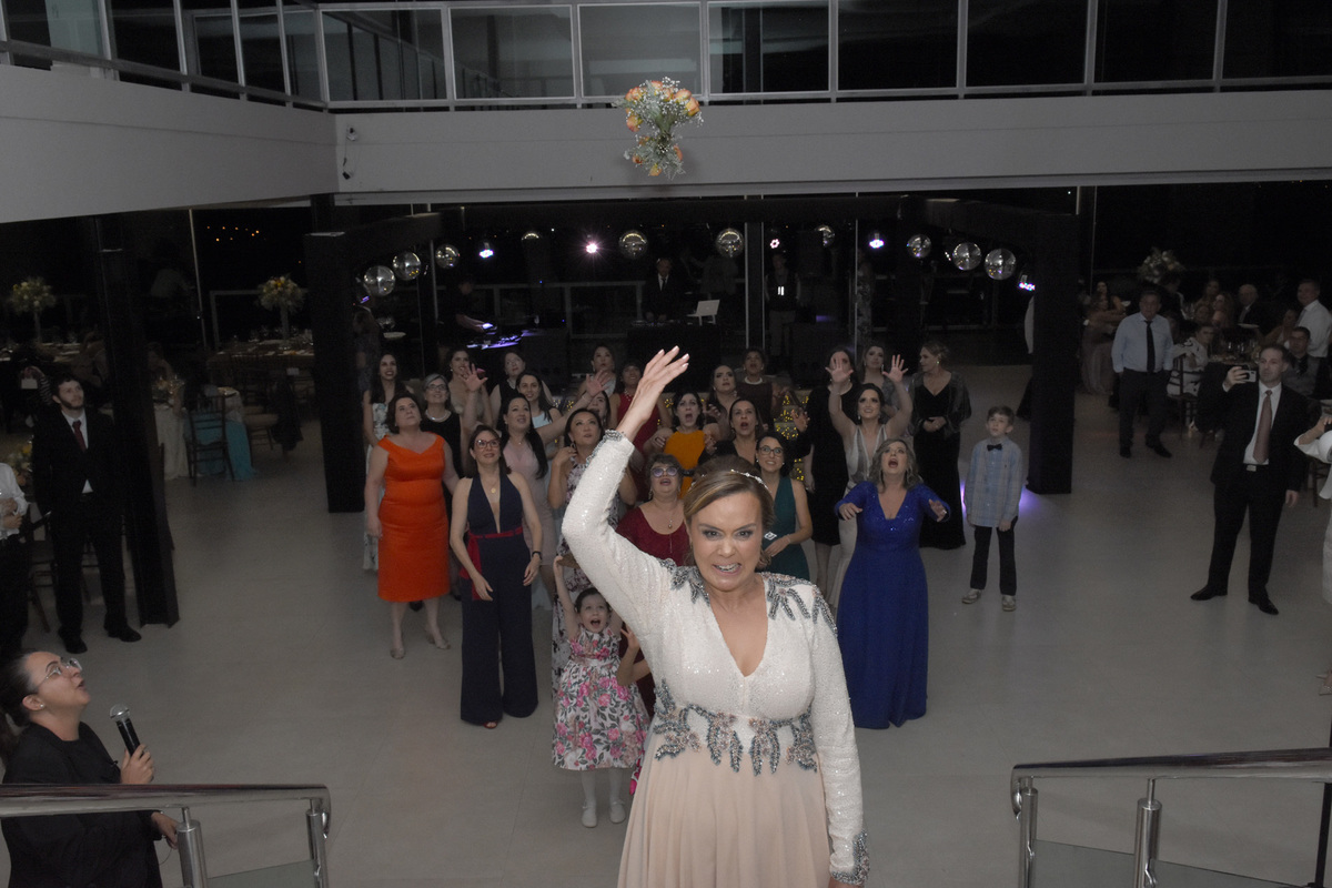 jogando o buquet no salão de festas espaço panorama
