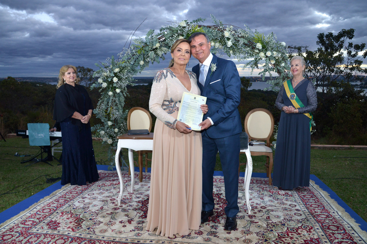Dr Eunice pena forte celebrando casamentos no espaço panorama