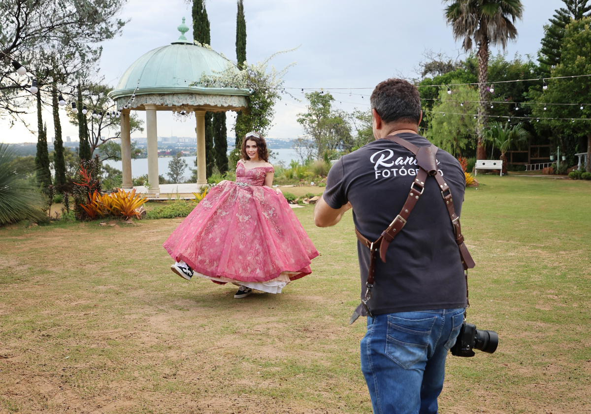fotografo Raniere Pedroza fazendo um ensaio de 15 Anos