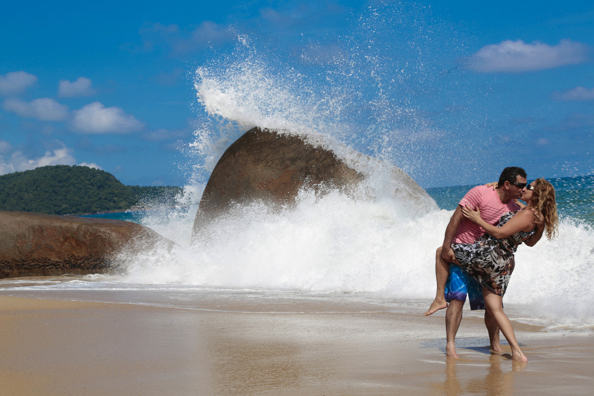 Ensaio romântico na praia-prewedding na praia