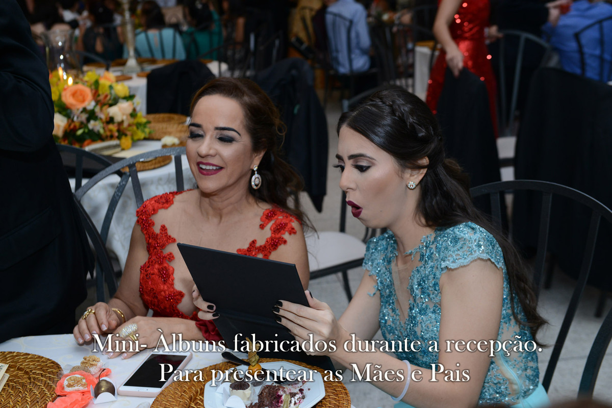 destaque nos casamentos ,mini álbuns fabricados durante o evento para presentear as mães 