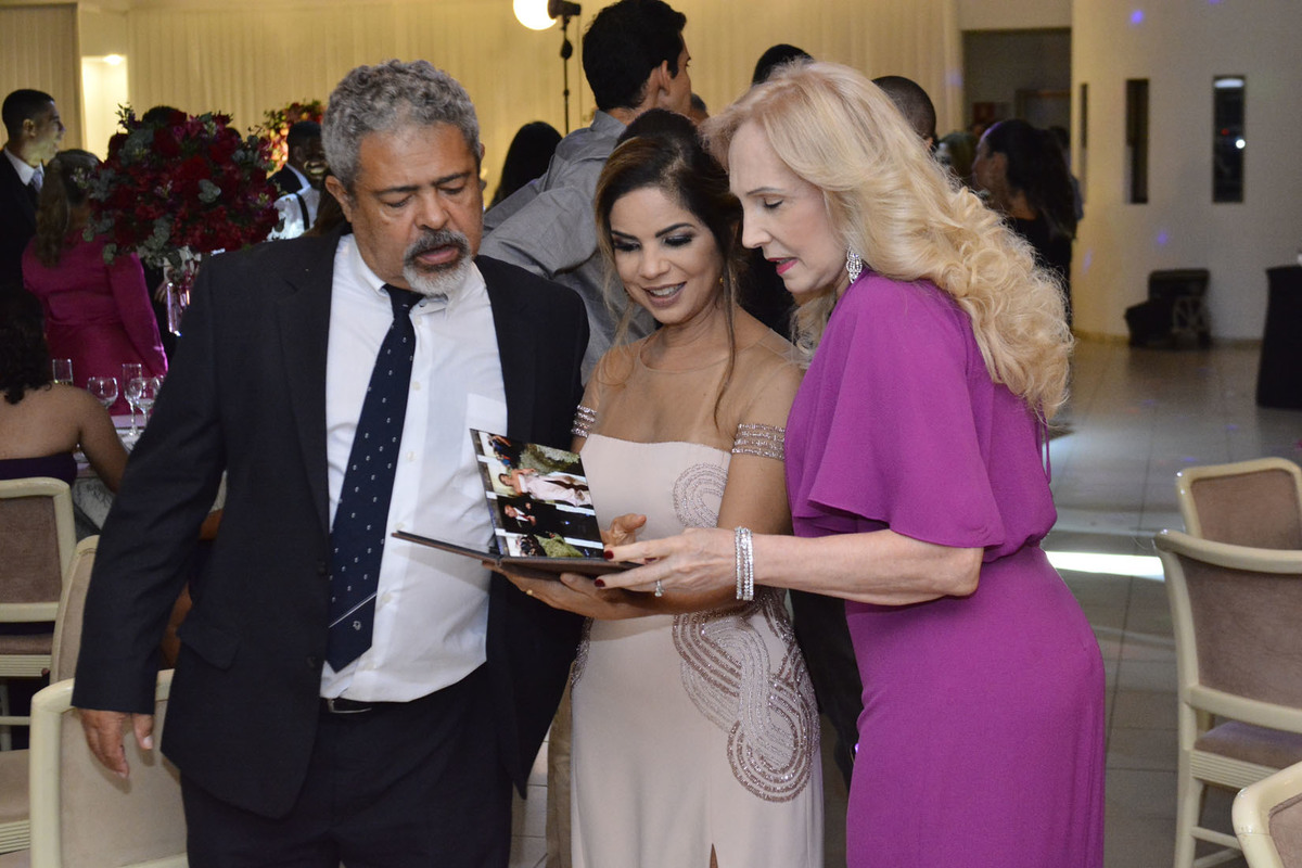 um excelente presente paras as mães no dia do casamento um lindo mini album fabricado durante o casamento para presentear as mães 