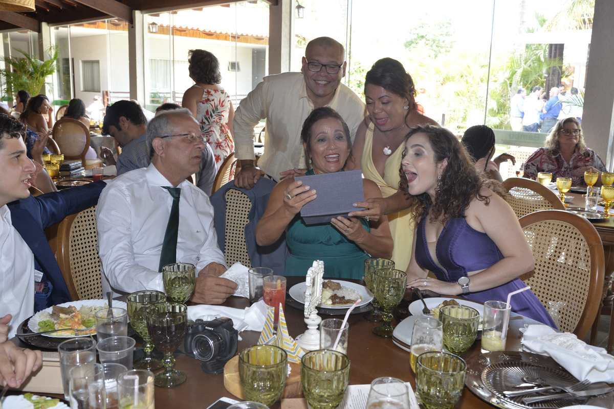 lembrancinha de casamento um mini album fabricado duante o casamento para presentear as mães