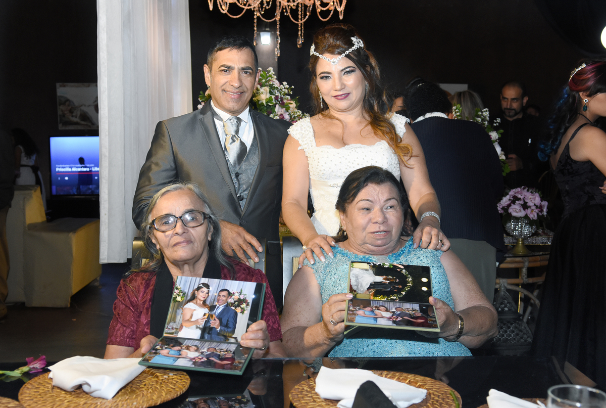 alembrancinha de casamento Mini álbum fabricado durante o casamento para presentear as mães
