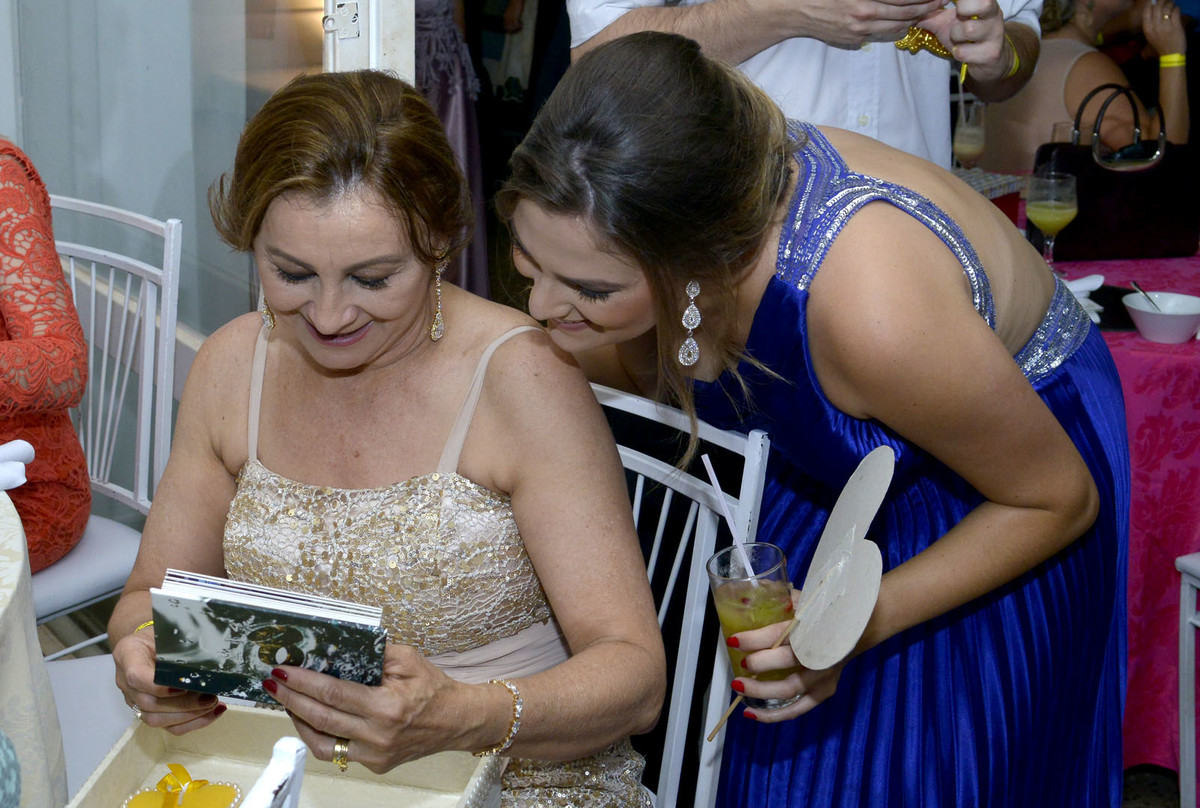 lembrancinha de casamento, uma mini album fabricado durante o casamento para presentear as mães