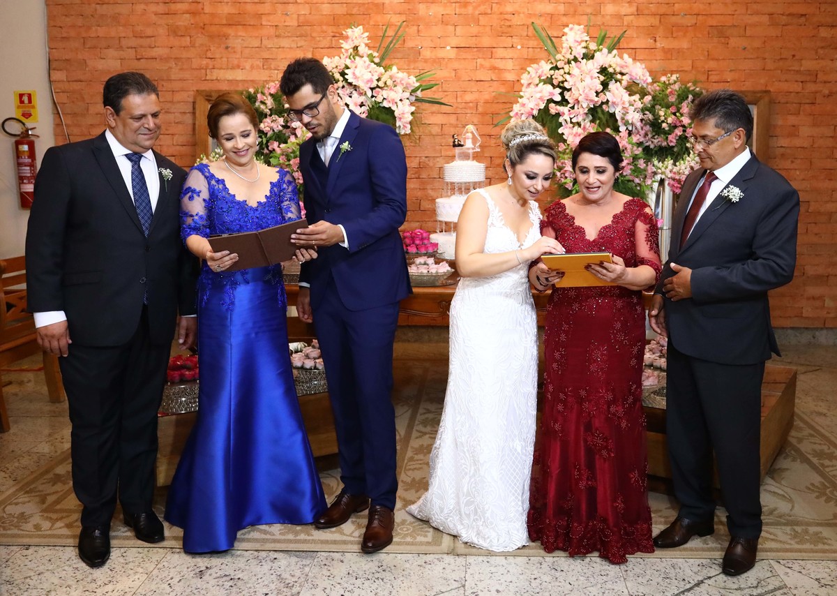 Presente para as mães mini álbuns fabricados durante o evento para presentear as mães