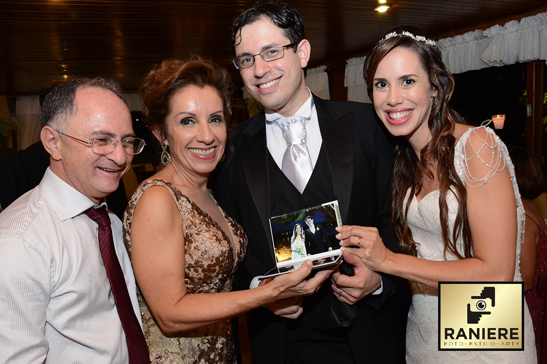 mini albums fabricados durante o casamento para presentear as mães