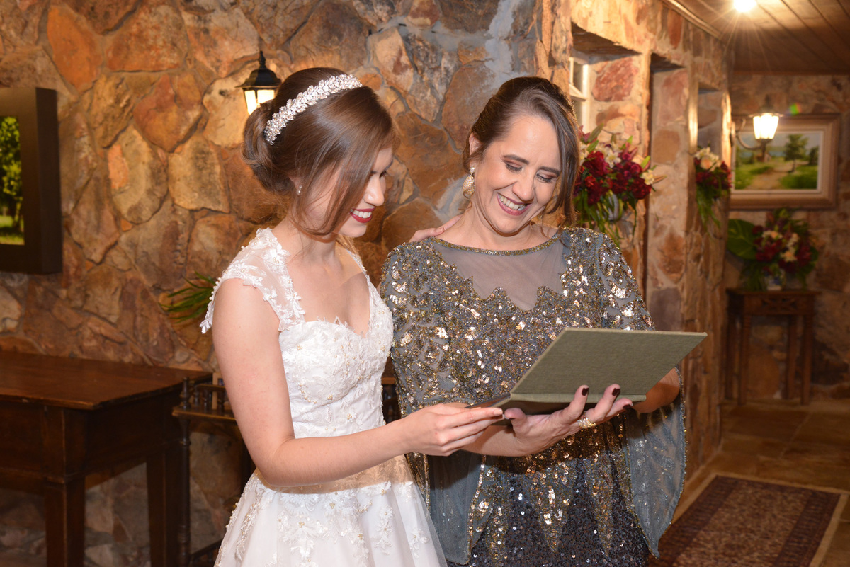 mini albuns fabricados durante o casamento para as mães
