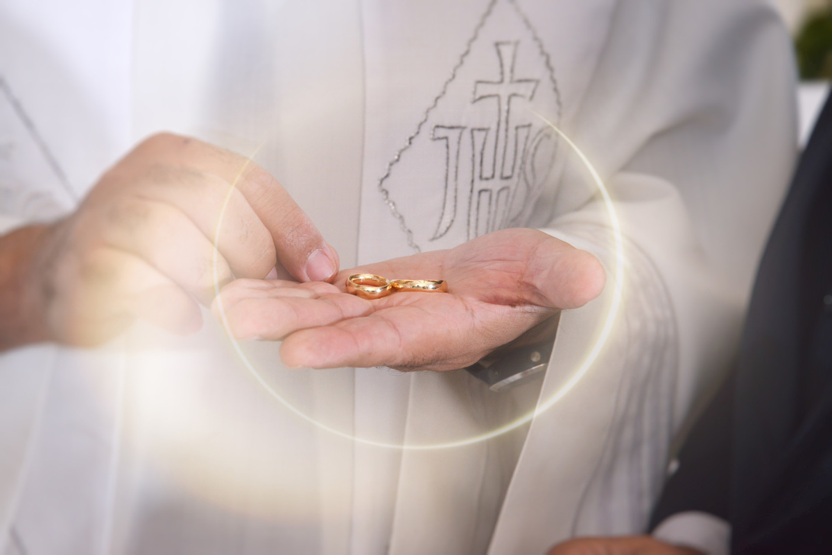 fotos de alianças- casamento no Oratorio do soldado 